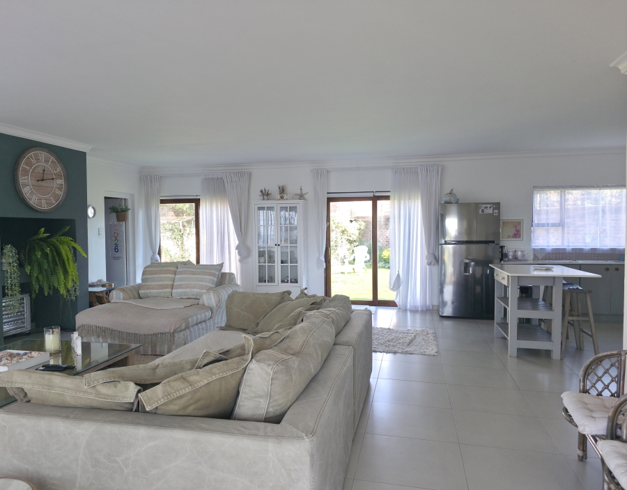 3 Bedroom Property for Sale in Wavecrest Eastern Cape